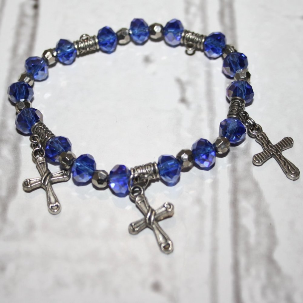💙✨ Beautiful Blue Crystal + Silver Cross Charm Bracelet (7") ✨💙
